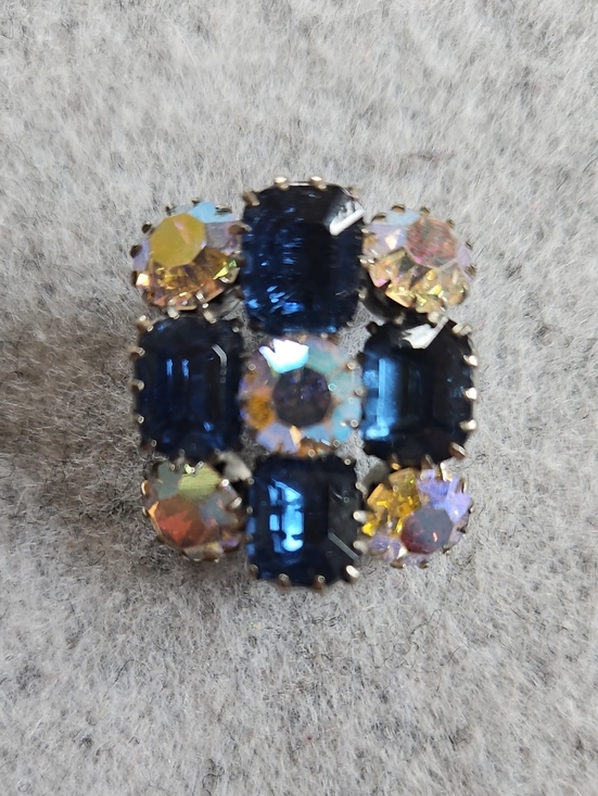 Vintage Jewelry - Vintage AB and Dark Blue Sapphire Rhinestone Sliver Tone Brooch Gorgeous Setting